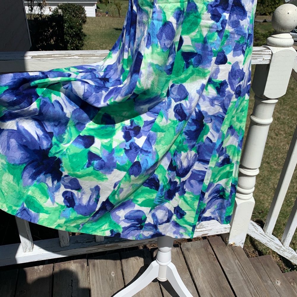 Chaps Sleeveless summer dress Size 10
V neck front and back Blues, Greens, White - Picture 5 of 11